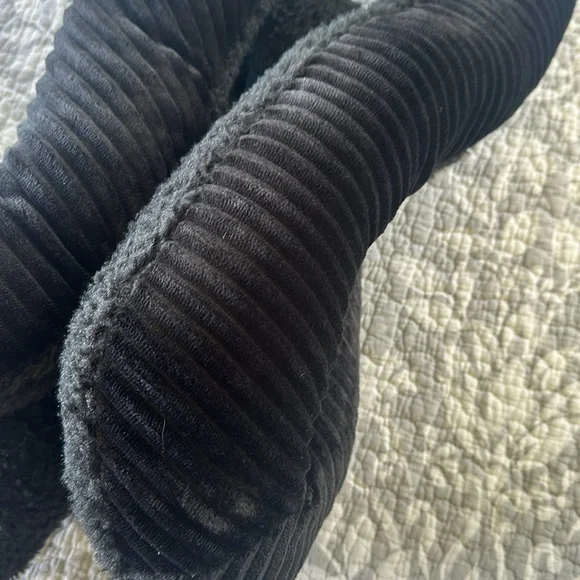 Rachel Zoe Decoratove Snake Pillow Halloween 🎃 🐍 Black Sherpa NWT - Picture 5 of 5